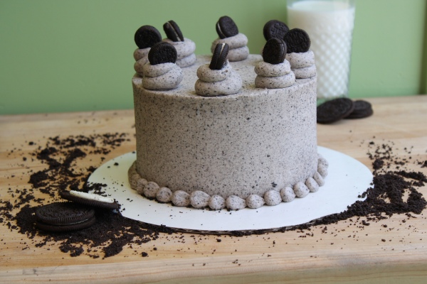 Cookies & Cream Cake ~ 6" Round